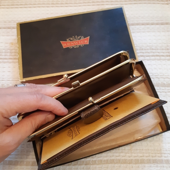 Women's Leather Pocketbook Canada Made with Original Box - Picture 3 of 12